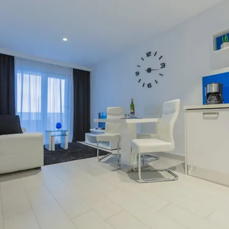 Luxury - Heated Pool, Sauna And Gym Makarska