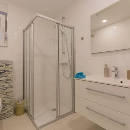 Apartment Luxury - Heated Pool, Sauna And Gym