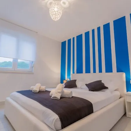 Luxury - Heated Pool, Sauna And Gym Apartment