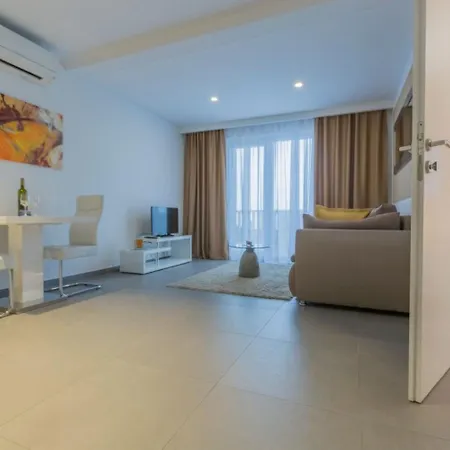 Apartment Luxury - Heated Pool, Sauna And Gym