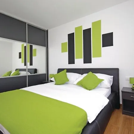 Luxury - Heated Pool, Sauna And Gym Apartment