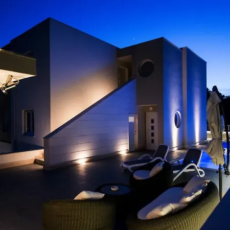 Luxury - Heated Pool, Sauna And Gym Apartment Makarska