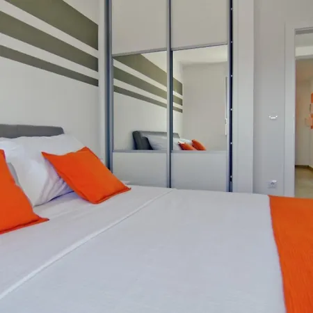 Apartment Luxury - Heated Pool, Sauna And Gym