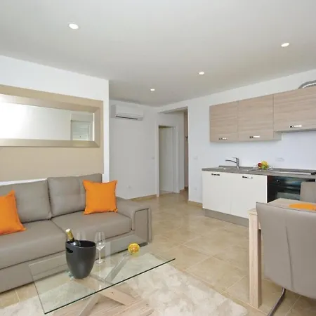 Luxury - Heated Pool, Sauna And Gym Makarska
