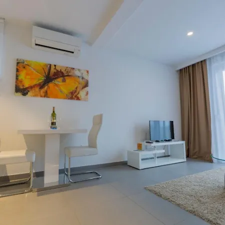 Apartment Luxury - Heated Pool, Sauna And Gym