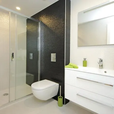 Luxury - Heated Pool, Sauna And Gym Apartment Makarska